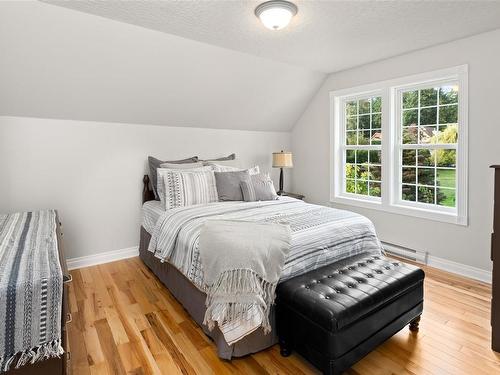 985 Dogwood Rd, North Saanich, BC - Indoor Photo Showing Bedroom