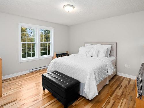 985 Dogwood Rd, North Saanich, BC - Indoor Photo Showing Bedroom