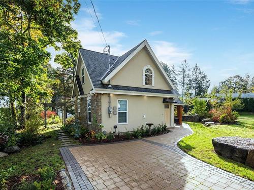985 Dogwood Rd, North Saanich, BC - Outdoor