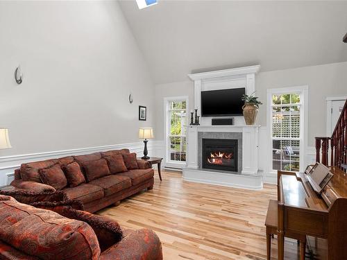 985 Dogwood Rd, North Saanich, BC - Indoor Photo Showing Living Room With Fireplace
