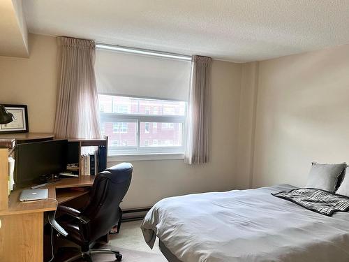 408 130 Brodie Street, Thunder Bay, ON - Indoor Photo Showing Bedroom