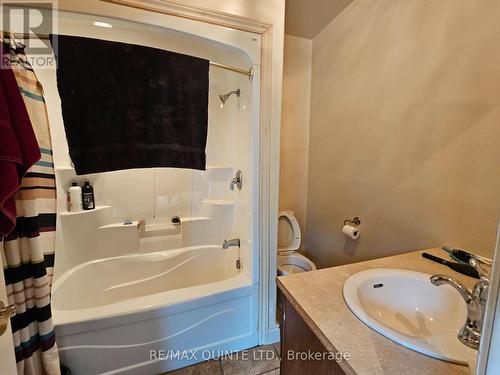1648 North Big Island Road, Prince Edward County, ON - Indoor Photo Showing Bathroom