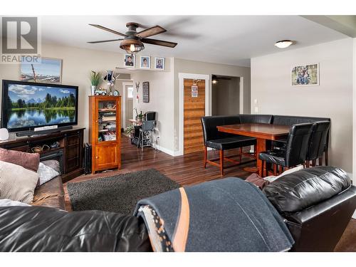 170 Mugford Road, Kelowna, BC - Indoor Photo Showing Living Room
