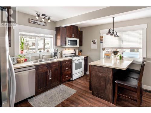 170 Mugford Road, Kelowna, BC - Indoor Photo Showing Kitchen With Double Sink