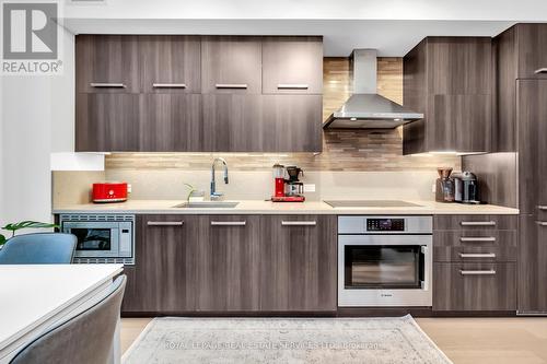 610 - 15 Beverley Street, Toronto, ON - Indoor Photo Showing Kitchen With Upgraded Kitchen