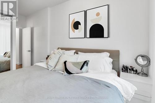 610 - 15 Beverley Street, Toronto, ON - Indoor Photo Showing Bedroom