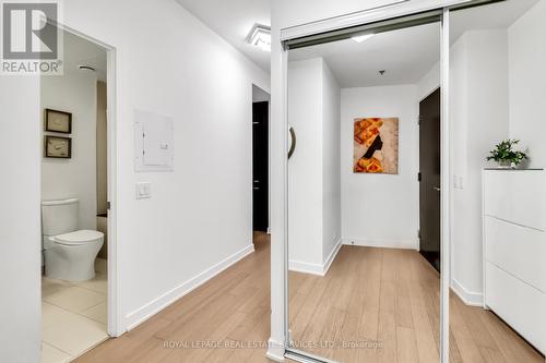 610 - 15 Beverley Street, Toronto, ON - Indoor Photo Showing Bathroom