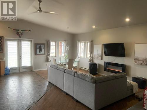 3830 Casorso Road, Kelowna, BC - Indoor Photo Showing Living Room With Fireplace