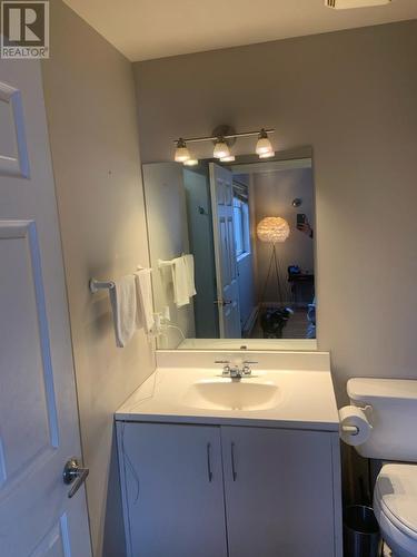 3830 Casorso Road, Kelowna, BC - Indoor Photo Showing Bathroom