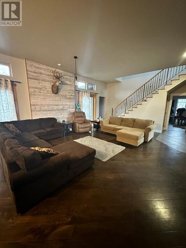 3830 Casorso Road, Kelowna, BC - Indoor Photo Showing Living Room