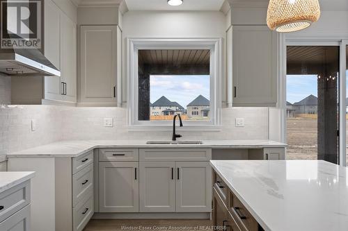 519 Veneto Street, Lakeshore, ON - Indoor Photo Showing Kitchen With Upgraded Kitchen
