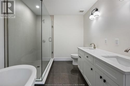 519 Veneto Street, Lakeshore, ON - Indoor Photo Showing Bathroom