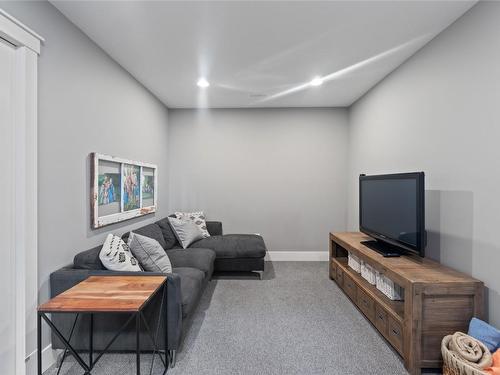 225 Kicking Horse Place, Vernon, BC - Indoor Photo Showing Other Room