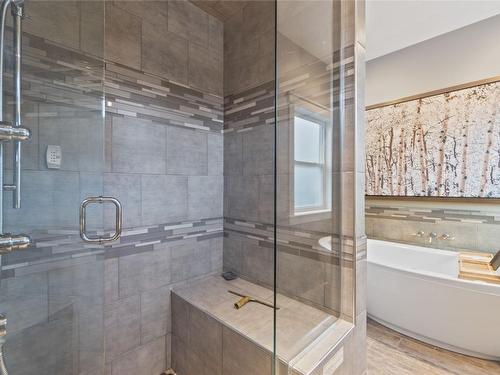 225 Kicking Horse Place, Vernon, BC - Indoor Photo Showing Bathroom