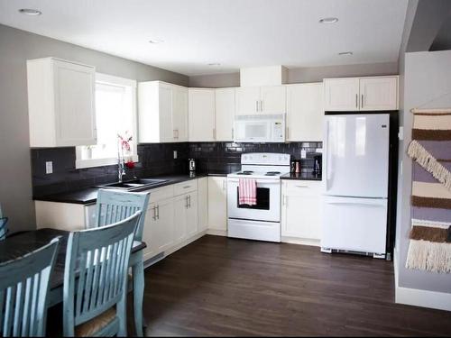 225 Kicking Horse Place, Vernon, BC - Indoor Photo Showing Kitchen With Double Sink