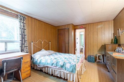 530 10Th Concession Road E, Flamborough, ON - Indoor Photo Showing Bedroom