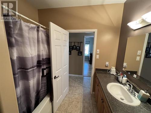 2 6550 Old Alaska Highway, Fort Nelson, BC - Indoor Photo Showing Bathroom