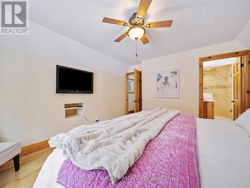 983 Bass Lake Sdrd E, Oro-Medonte, ON - Indoor Photo Showing Bedroom