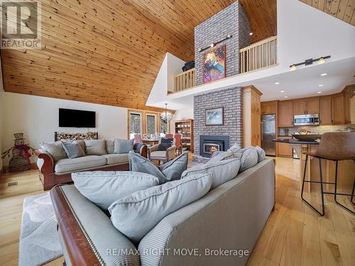 983 Bass Lake Sdrd E, Oro-Medonte, ON - Indoor Photo Showing Living Room With Fireplace