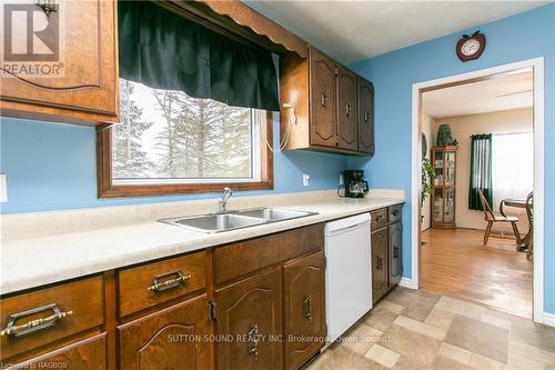 150 Sir Johns Crescent, Georgian Bluffs, ON - Indoor Photo Showing Kitchen With Double Sink