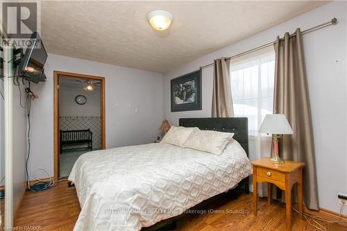 150 Sir Johns Crescent, Georgian Bluffs, ON - Indoor Photo Showing Bedroom