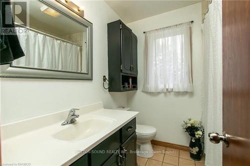 150 Sir Johns Crescent, Georgian Bluffs, ON - Indoor Photo Showing Bathroom