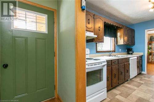 150 Sir Johns Crescent Highway, Shallow Lake, ON - Indoor Photo Showing Kitchen With Double Sink
