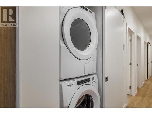 604 Cawston Avenue Unit# 611, Kelowna, BC - Indoor Photo Showing Laundry Room