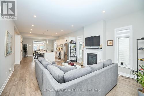 3544 Canfield Crescent, Fort Erie, ON - Indoor Photo Showing Living Room With Fireplace