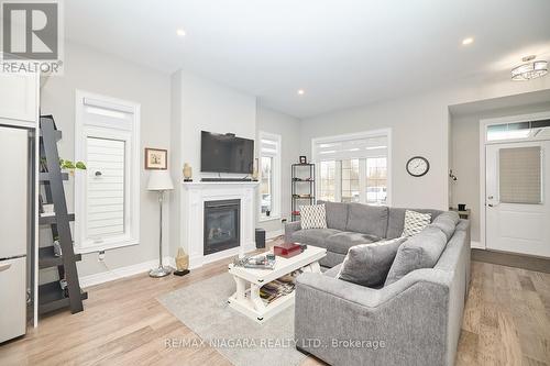 3544 Canfield Cres, Fort Erie, ON - Indoor Photo Showing Living Room With Fireplace