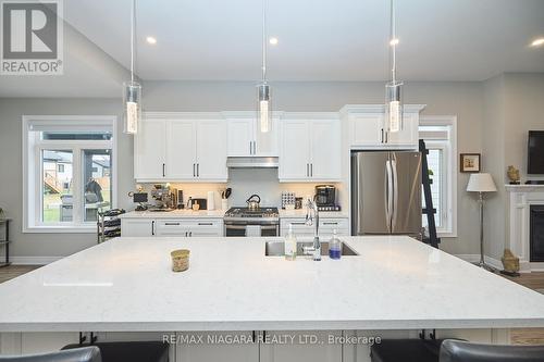 3544 Canfield Crescent, Fort Erie, ON - Indoor Photo Showing Kitchen With Upgraded Kitchen