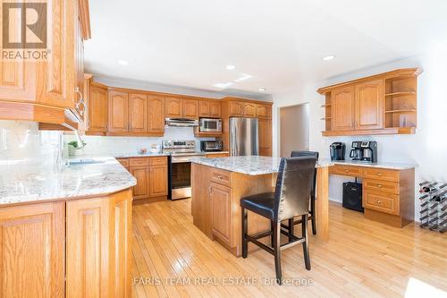 425 Dale Dr, Orillia, ON - Indoor Photo Showing Kitchen