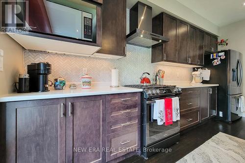3 Starling Dr, Hamilton, ON - Indoor Photo Showing Kitchen With Upgraded Kitchen