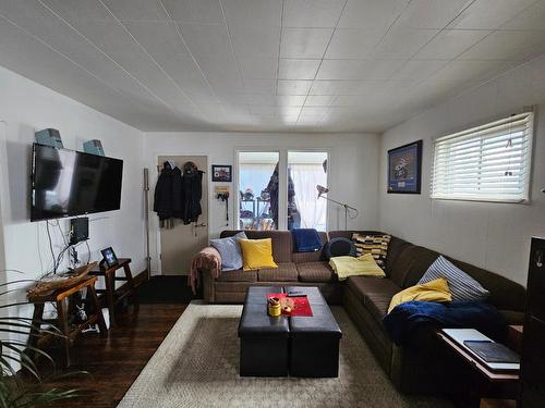 565 Wallinger Avenue, Kimberley, BC - Indoor Photo Showing Living Room