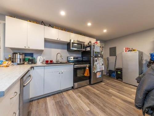 1297 Creston Place, Kamloops, BC - Indoor Photo Showing Kitchen