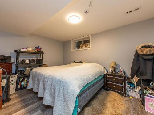 1297 Creston Place, Kamloops, BC - Indoor Photo Showing Bedroom