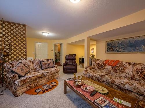 3-2022 Pacific Way, Kamloops, BC - Indoor Photo Showing Living Room