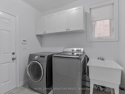36 Philips View Cres, Richmond Hill, ON - Indoor Photo Showing Laundry Room