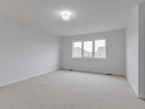 36 Philips View Cres, Richmond Hill, ON - Indoor Photo Showing Other Room