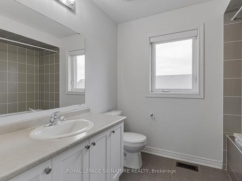 36 Philips View Cres, Richmond Hill, ON - Indoor Photo Showing Bathroom