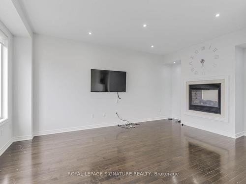 36 Philips View Cres, Richmond Hill, ON - Indoor With Fireplace