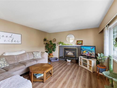 271 Stanford Ave West, Parksville, BC - Indoor Photo Showing Living Room With Fireplace