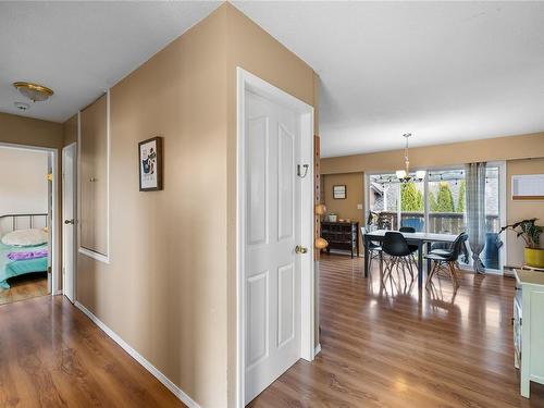 271 Stanford Ave West, Parksville, BC - Indoor