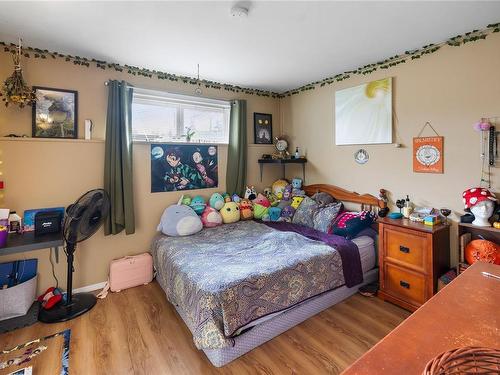 271 Stanford Ave West, Parksville, BC - Indoor Photo Showing Bedroom