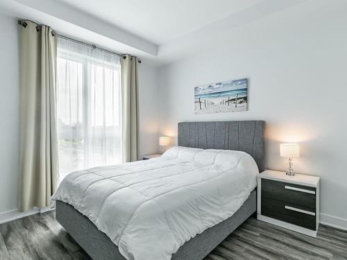 Chambre Ã  coucher principale - 302-415 Rue Du Petit-Coliade, La Prairie, QC - Indoor Photo Showing Bedroom