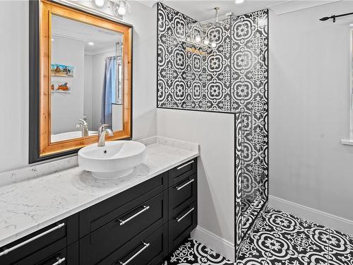 2434 Lighthouse Point Rd, Sooke, BC - Indoor Photo Showing Bathroom