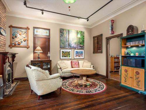 9716 Chemainus Rd, Chemainus, BC - Indoor Photo Showing Living Room