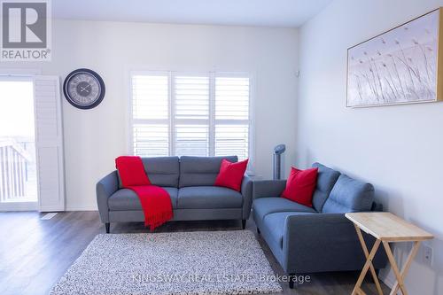 7352 Marvel Drive S, Niagara Falls, ON - Indoor Photo Showing Living Room