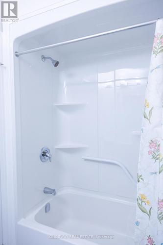 7352 Marvel Drive S, Niagara Falls, ON - Indoor Photo Showing Bathroom
