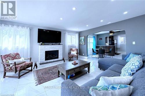 15 Oakridge Crescent, Port Colborne, ON - Indoor Photo Showing Living Room With Fireplace